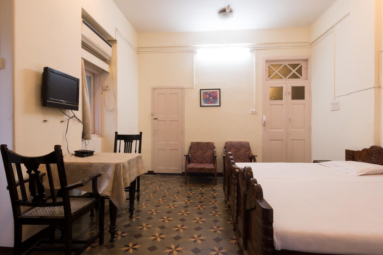 Bed And Breakfast At Colaba — Photos 1